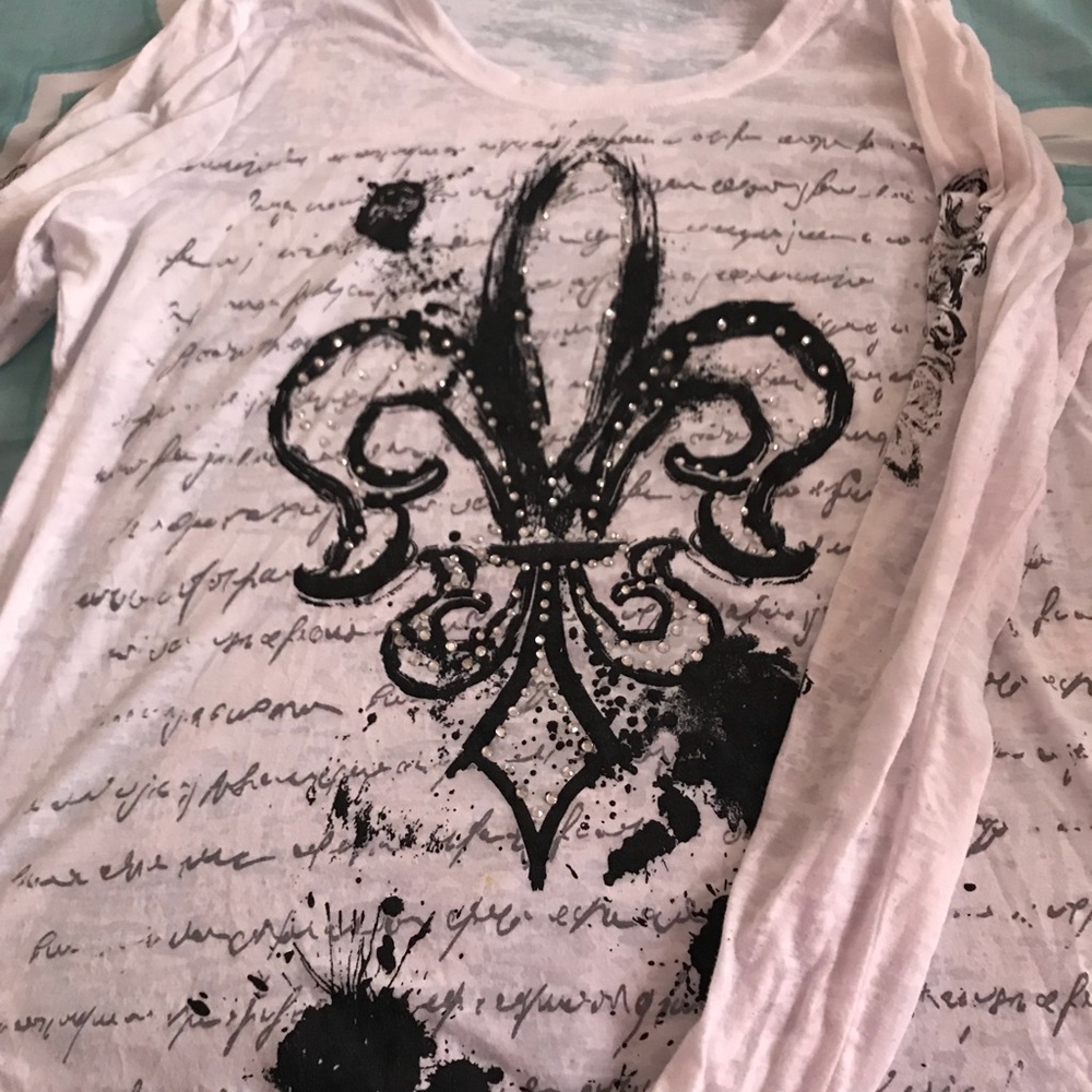 Long sleeve tee.